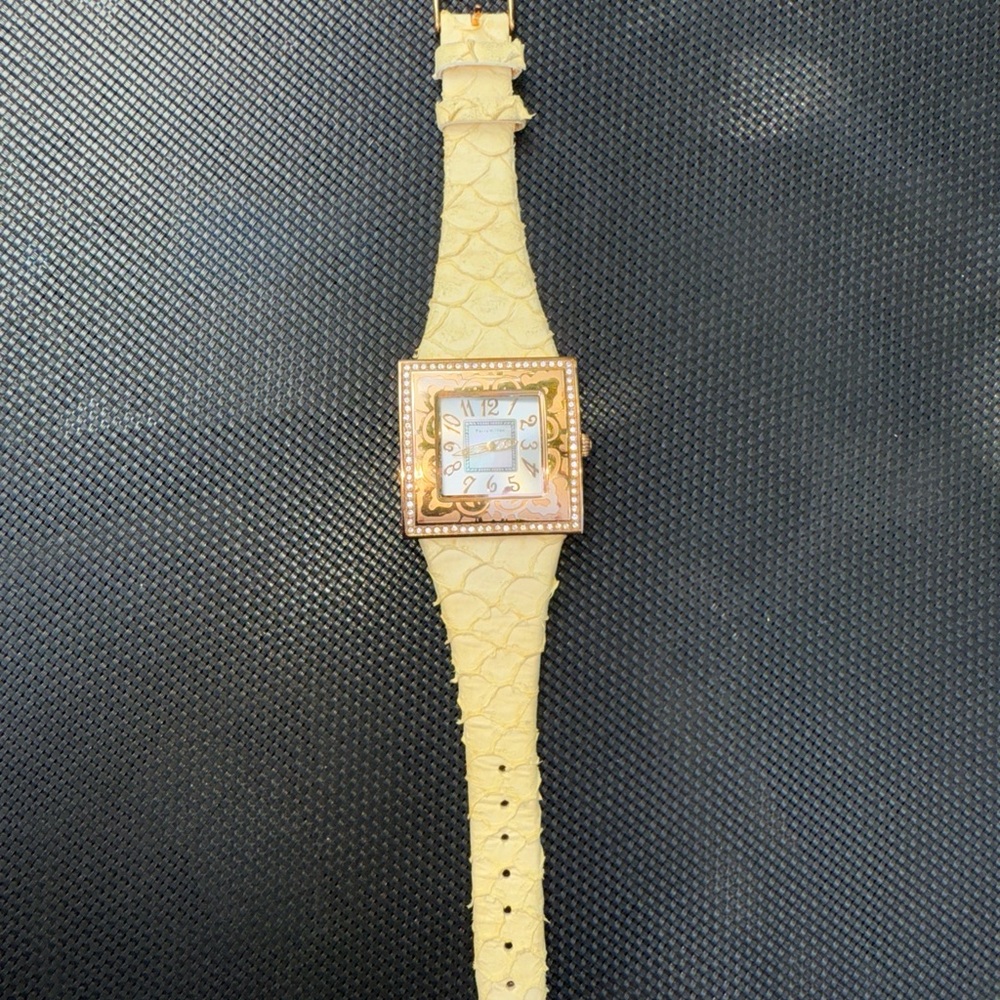 Paris Hilton 138 4329 99 Big Square Watch(for Parts/repair)